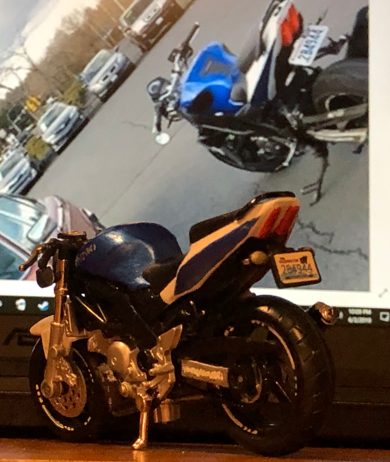 After seeing the results on Doss’ ZL1, I simply couldn’t omit the license plates on our SV twins. Note the custom fender eliminator and clear custom signal indicator lights on both bikes.
